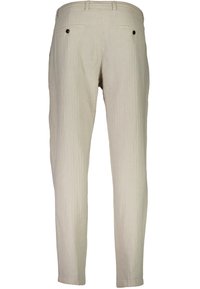 Beige linnen broek met een recht model, voorzien van een gestructureerd oppervlak, twee achterzakken met zwarte knopen en een soepele tailleband.