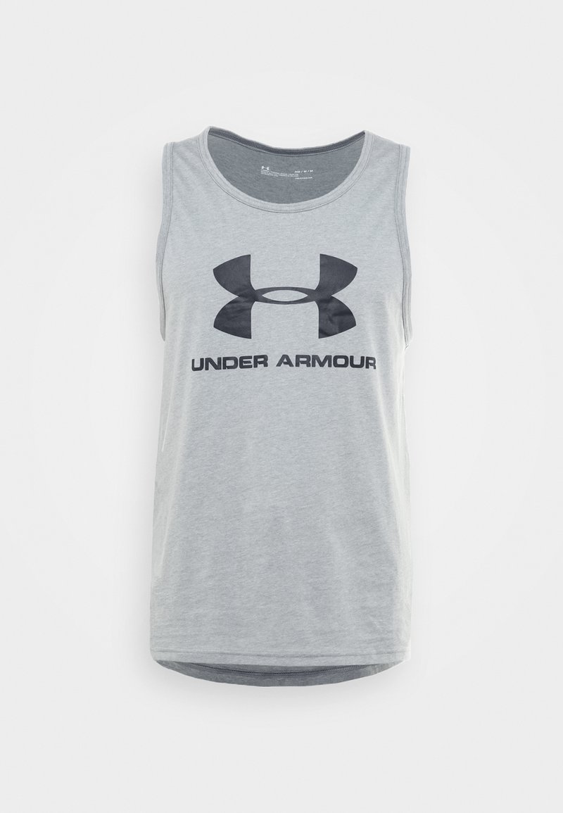 Débardeur de sport gris clair sans manches avec un grand logo noir Under Armour et un texte centré sur le devant.