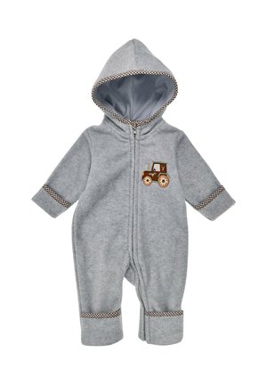 Grauer Fleece-Overall mit Kapuze, ausgestattet mit einem gestickten Traktor-Design und karierten Akzenten an den Bündchen und der Kapuzenauskleidung. Mit Reißverschluss.