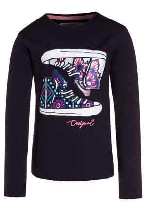 Granatowa koszulka z długim rękawem z kolorową grafiką sneakersa w kwiatowy wzór i różowym logo "Desigual" na przodzie.
