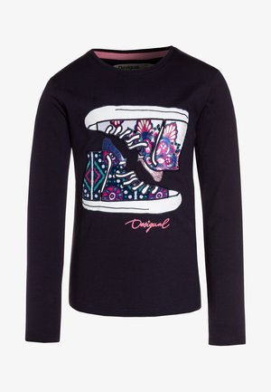 Granatowa koszulka z długim rękawem z kolorową grafiką sneakersa w kwiatowy wzór i różowym logo "Desigual" na przodzie.
