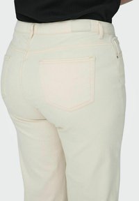 ONLY Carmakoma WILLY WIDE - Jeans straight leg - ecru