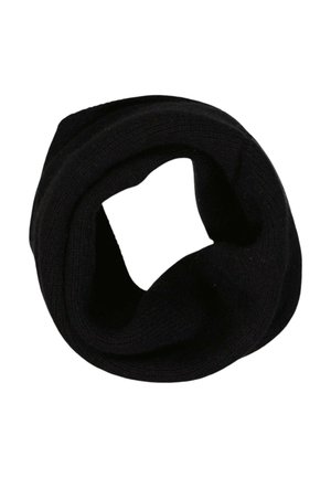 Czarny dziany szalik infinity, złożony w okrągły kształt z widocznym teksturowanym wzorem ściegów na białym tle.