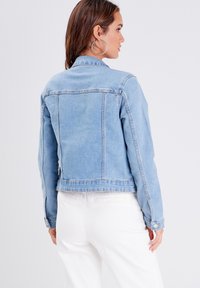 Cache Cache Veste en jean - denim bleach