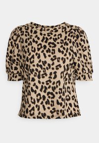 Tričkem s krátkým rukávem v béžovém a černém leopardím vzoru. Má kulatý výstřih a strukturovanou tkaninu s volnějším střihem.