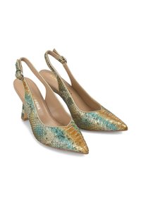 Talons slingbacks à bout pointu avec un motif texture serpent en or et turquoise, dotés d'un talon bloc et d'une boucle à la cheville.