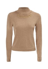 Suéter beige de cuello alto de manga larga con una textura brillante y detalles decorativos de cuentas doradas alrededor del escote. Puños y dobladillo acanalados.