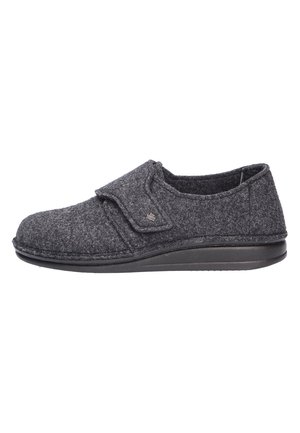 Chaussons - grau