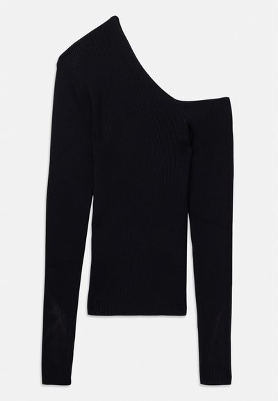 Fekete bordázott, hosszú ujjú felső, aszimmetrikus dekoltázzsal, az egyik váll ki van fedve, míg a másik teljes ujjú.