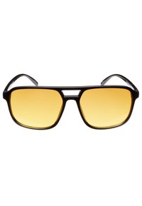 Černé obdélníkové sluneční brýle se žlutými čočkami, tenkým rámem a geometrickým výřezem na můstku. Hladký povrch a elegantní design.