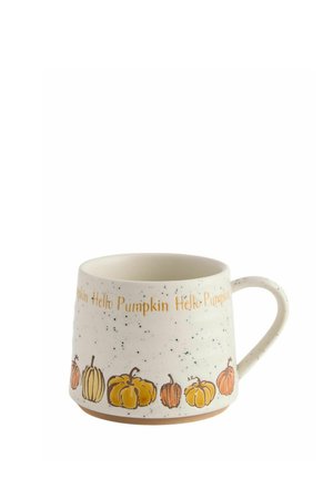 Biely keramický hrnček s bodkovaným dizajnom so žltými a oranžovými tekvicami a textom "Hello Pumpkin" okolo horného okraja.