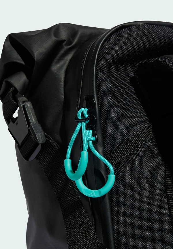 MG PETRONAS FORMULA ONE TEAM ADAPTIVE - Backpack4