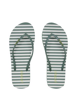 Slippers met donker groene banden en witte zolen met horizontale donker groene strepen en gele "protest"-bedrukking op elke zool.