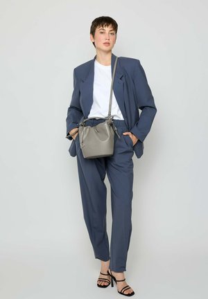 Picard, PICARD BEUTELTASCHE DUMPLING PETITE - Handtasche - gravel