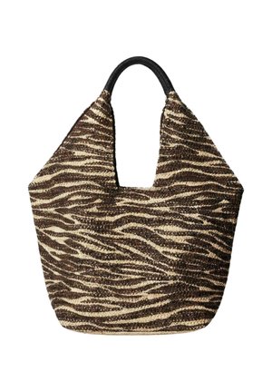 Bolso tejido con rayas de cebra en tonos marrón y beige, asa redondeada negra, forma trapezoidal y abertura superior.
