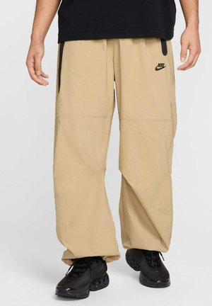 TECH - Pantalon de survêtement - parachute beige parachute beige black