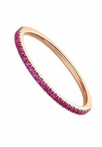 Anillo de bangle en oro rosa que presenta una fila de pequeñas gemas rosas redondas engastadas en un ajuste de garras a lo largo del borde exterior. Acabado suave y pulido.