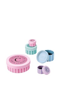 Runde verschachtelte Geschenkbüchsen in Rosa, Mintgrün und Blau. Glatte Oberfläche mit gestreiften Mustern und Branding auf den Deckeln. Verschiedene Größen.