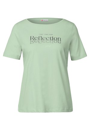 Lichtgroene katoen t-shirt met een ronde hals en korte mouwen. Voorzijde met grafische tekst "NEEM DE TIJD VOOR Reflectie" in zwart.