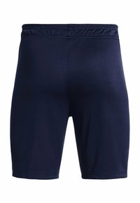 Tamsiai mėlyni šortai, pagaminti iš lygaus, elastingo audinio, su elastingu liemeniu ir iki šlaunų ilgio. Nėra matomų raštų ar akcentų.