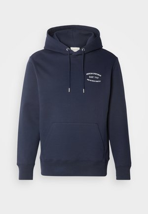 Navy blauwe hoodie van een zachte katoenmix, met een kangoeroezak, een capuchon met trekkoord en een wit geborduurd logo op de borst.
