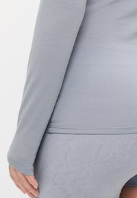 Thumbnail Image 7