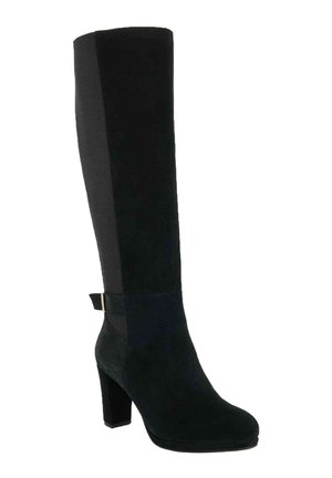 Botte noire femme montant jusqu'au genou avec talon bloc et petite sangle en tissu près de la cheville sur fond blanc.