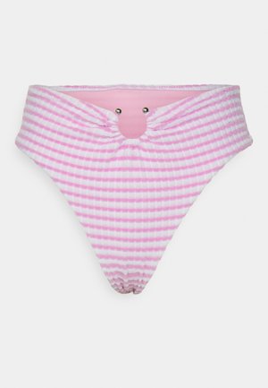 Lyserød og hvid stribet bikini bund med en samlet design ved taljen og cirkulært sølv hardware detaljer. Blødt, tekstureret stof.