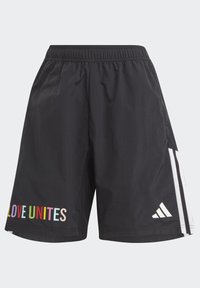 Zwarte sportshorts met een elastische tailleband, voorzien van "LOVE UNITES" in veelkleurige letters en drie witte strepen aan de zijkanten.