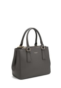 Borsa in pelle grigia con texture, doppie maniglie, chiusura con zip e hardware in tono dorato; forma rettangolare con tasca laterale.