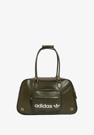 Olivgrüne Adidas-Sporttasche mit zwei Henkeln, Frontreißverschlusstasche, goldenen Akzenten und weißem Adidas-Logo sowie Dreiblatt auf der Fronttasche.