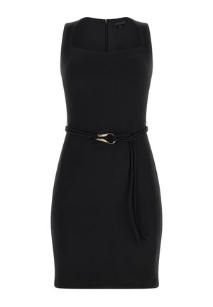 Czarna sukienka bez rękawów z kwadratowym dekoltem, o dopasowanym kroju i pasem w tym samym kolorze z ozdobną złotą klamrą.