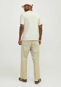 Jack & Jones FOTODRUCK RUNDHALS  - Trükipildiga T-särk - buttercream