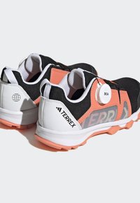Adidas Terrex AGRAVIC BOA UNISEX - Pantofi drumeție - core black/crystal white/impact orange