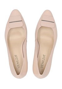 Růžové ploché boty z umělé kůže s špičatou špičkou. Mají plochý, obdélníkový detail a boční výřezy. Hladký povrch a minimalistický design.