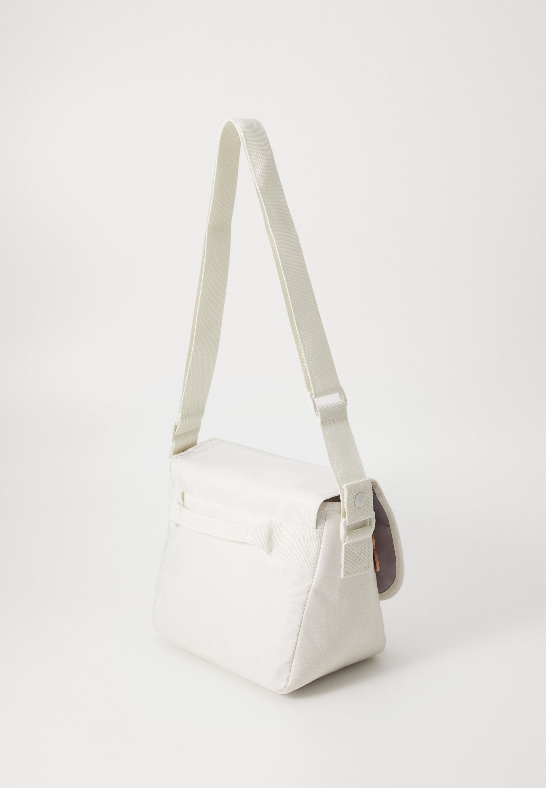 white nike messenger bag