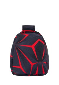 Borsa in tessuto nero con motivo geometrico rosso, forma arrotondata, finitura testurizzata e una piccola maniglia superiore per un facile trasporto.