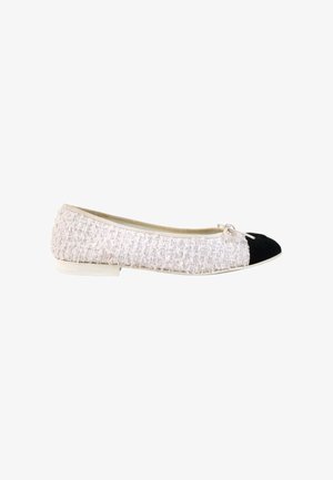 CHANEL, CAMBON TWEED BALLET FLATS WHITE - Ballerines - white