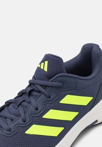 adidas Performance GAMECOURT 2 - Pantofi de tenis pe zgură - shadow navy/lucid lemon/core white