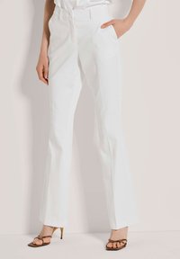 MADELEINE Stoffhose - white