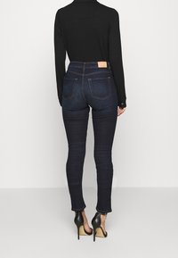 Marc O'Polo Vaqueros pitillo - dark-blue denim