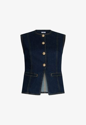 Bezrukávová tmavá denimová vesta so štyrmi dekoratívnymi zlatými gombíkmi vpredu a dvoma horizontálnymi vreckami na každej strane.