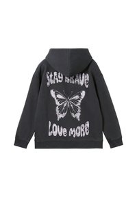 Felpa nera con cappuccio caratterizzata da una grande grafica di una farfalla e la scritta "STAY BRAVE LOVE MORE" sul retro. Realizzata in morbido materiale testurizzato.