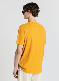 Calliope LAVORZIONE ETNICA - T-shirt basic - giallo ocra