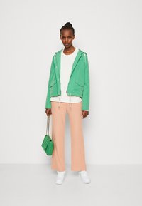 ONLY ONLSKYLAR  - Veste mi-saison - green bee