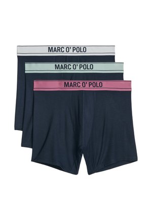 Trzy granatowe bokserki ułożone w stos, każda z innym kolorem paska w talii: białym, miętowym i różowym, z marką "MARC O' POLO".