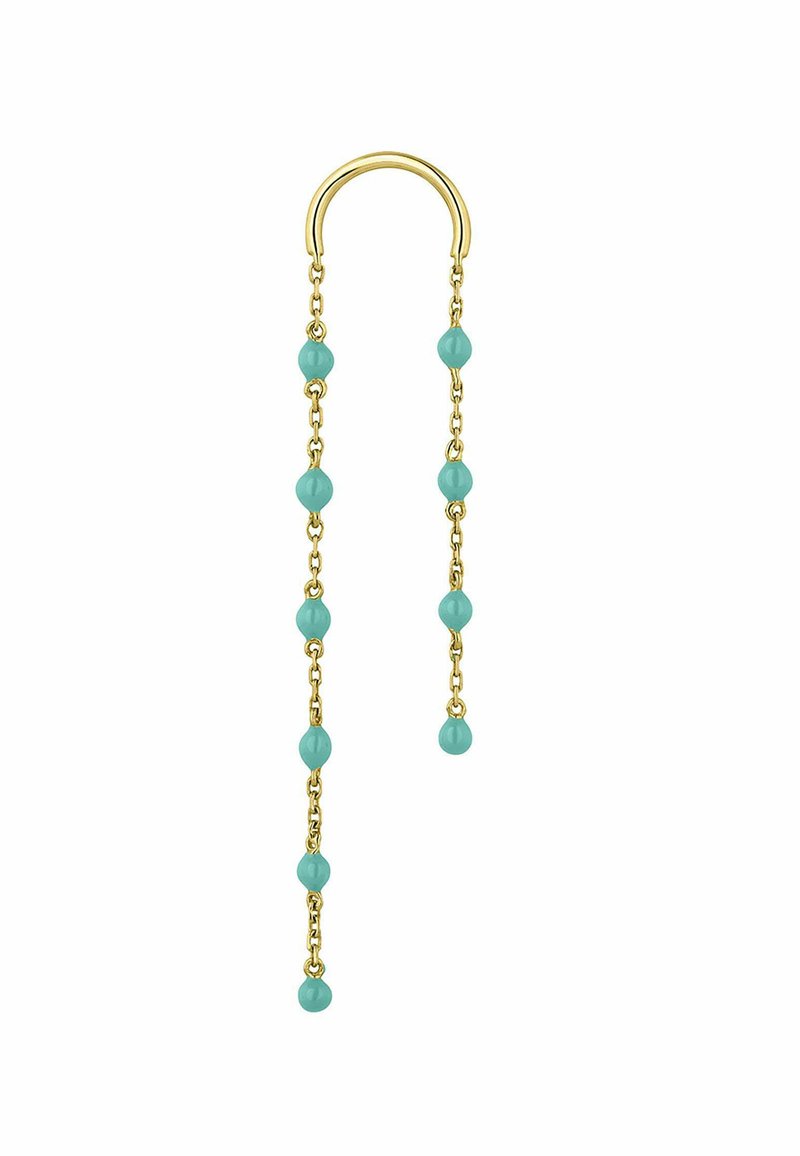 Pendiente en tono dorado con un aro curvado y cadenas colgantes. Presenta cuentas de turquesa de diferentes tamaños, creando un patrón decorativo.