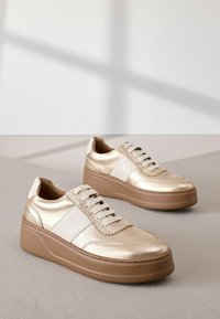 Next REGULAR FIT - FOREVER COMFORT CHUNKY - Trainers - gold