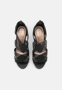 Thumbnail Image 9