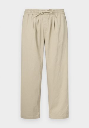 Pantalon en coton beige avec une ceinture élastique et une fermeture à nouer. Caractérisé par une coupe décontractée et des jambes droites, fabriqué dans un tissu doux et lisse.